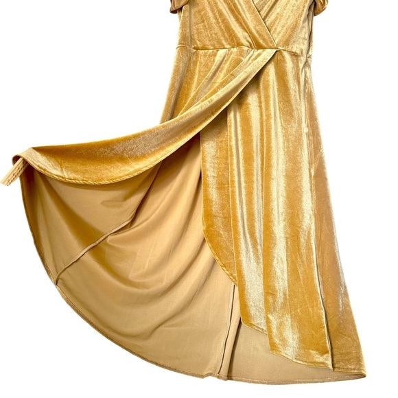 NWT Lucy Paris Women’s Velvet Wrap Dress Gold Flowy Sleeves Size M (No Belt) - Picture 9 of 14
